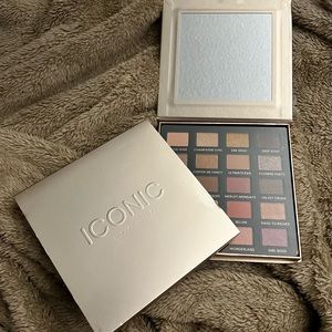 Iconic Eye shadow palette